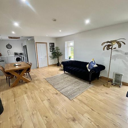 Unique Countryside Stay Dundrod ภายนอก รูปภาพ