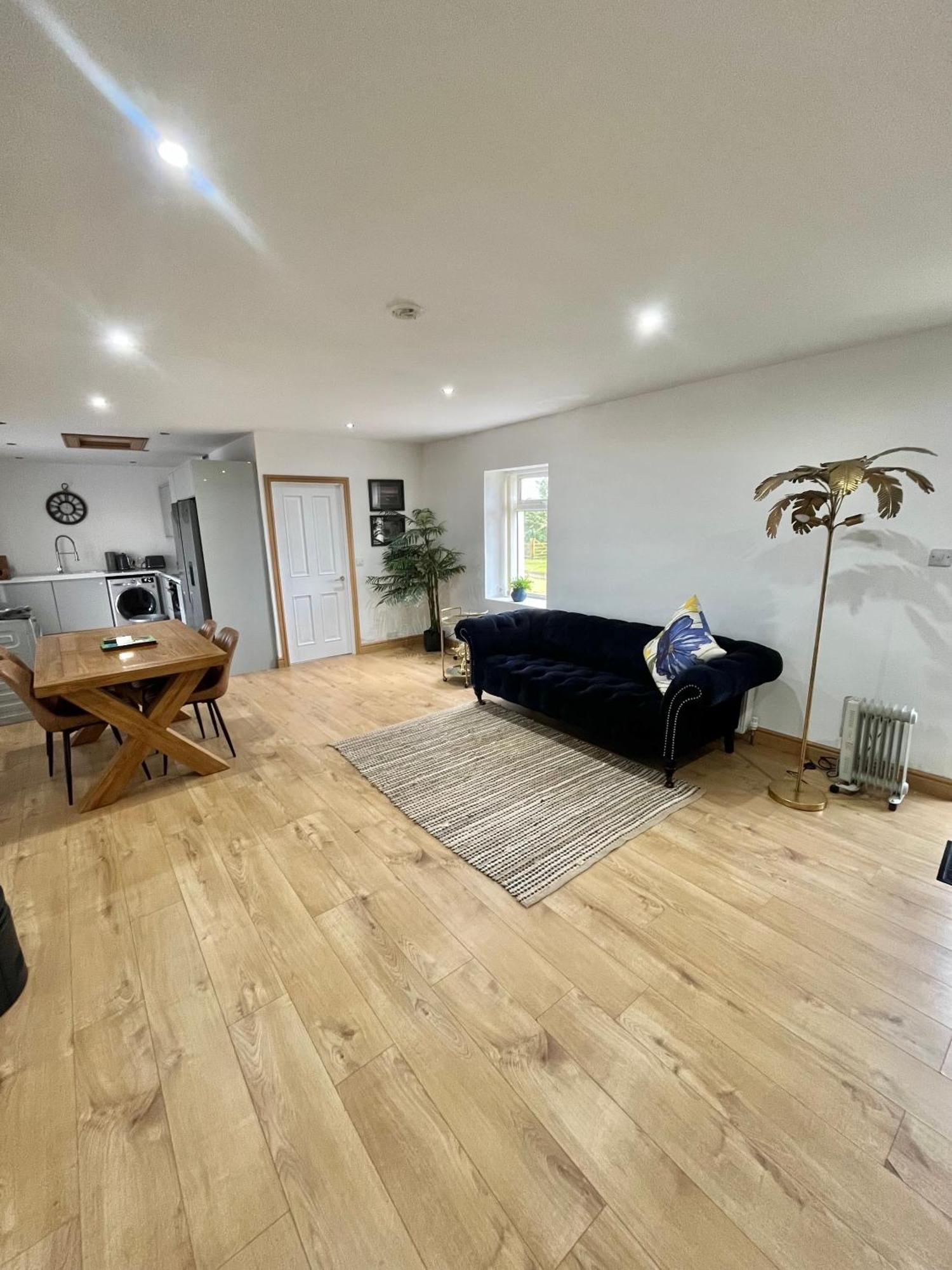 Unique Countryside Stay Dundrod ภายนอก รูปภาพ