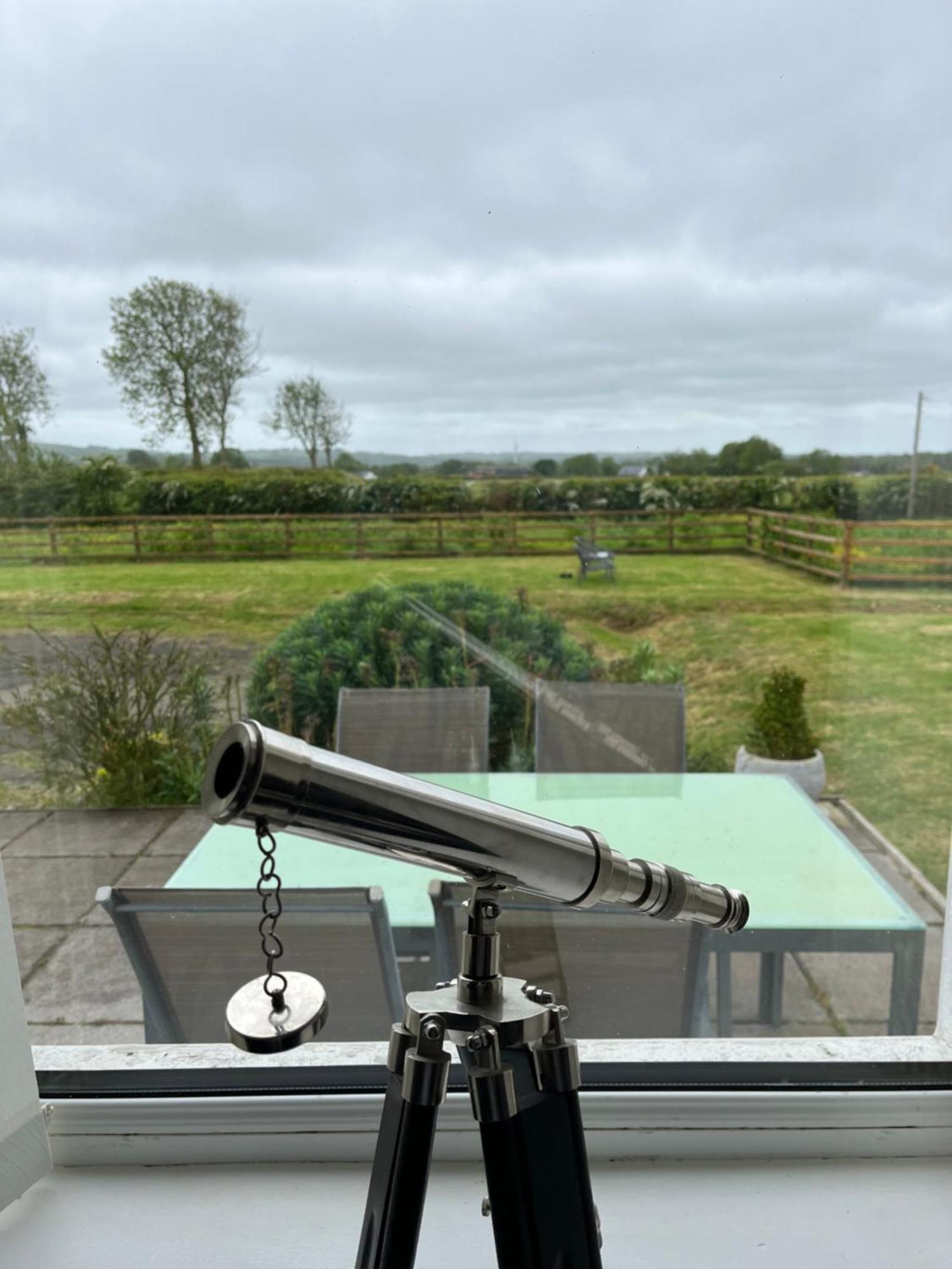 Unique Countryside Stay Dundrod ภายนอก รูปภาพ