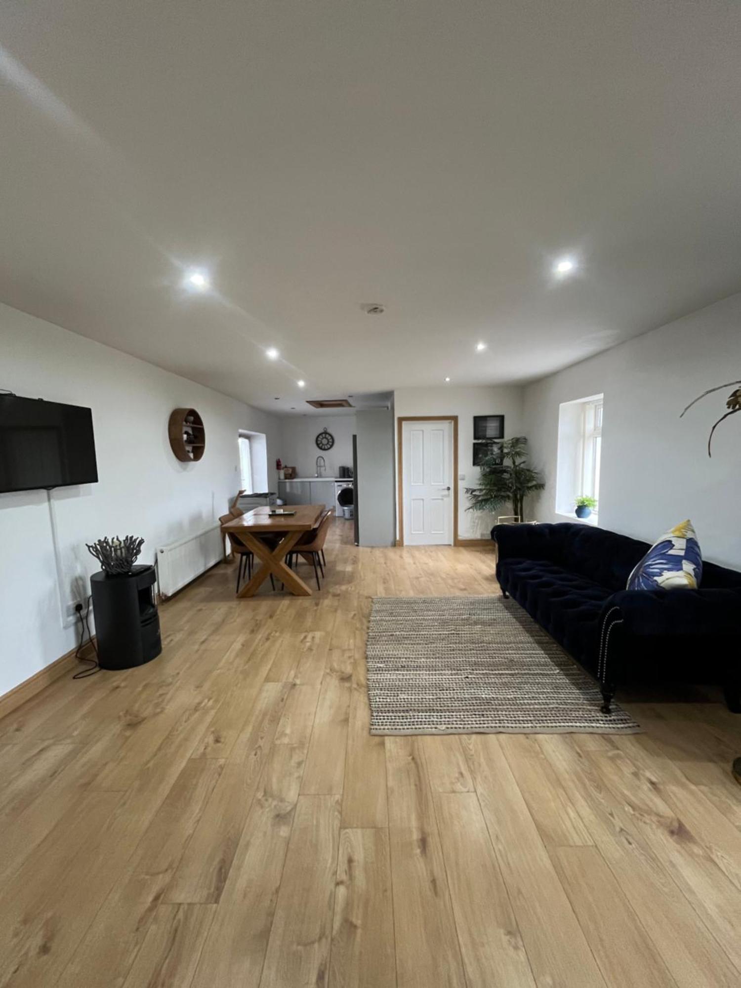 Unique Countryside Stay Dundrod ภายนอก รูปภาพ